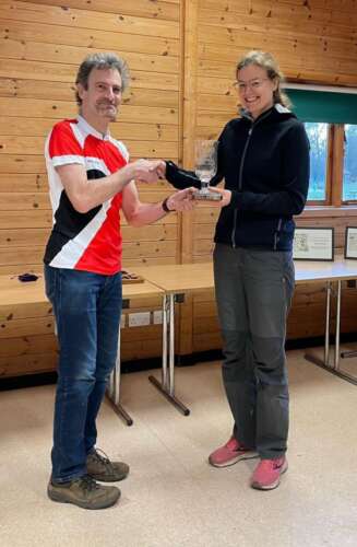 Jenny Carlsson receives the Womens WAGAL trophy